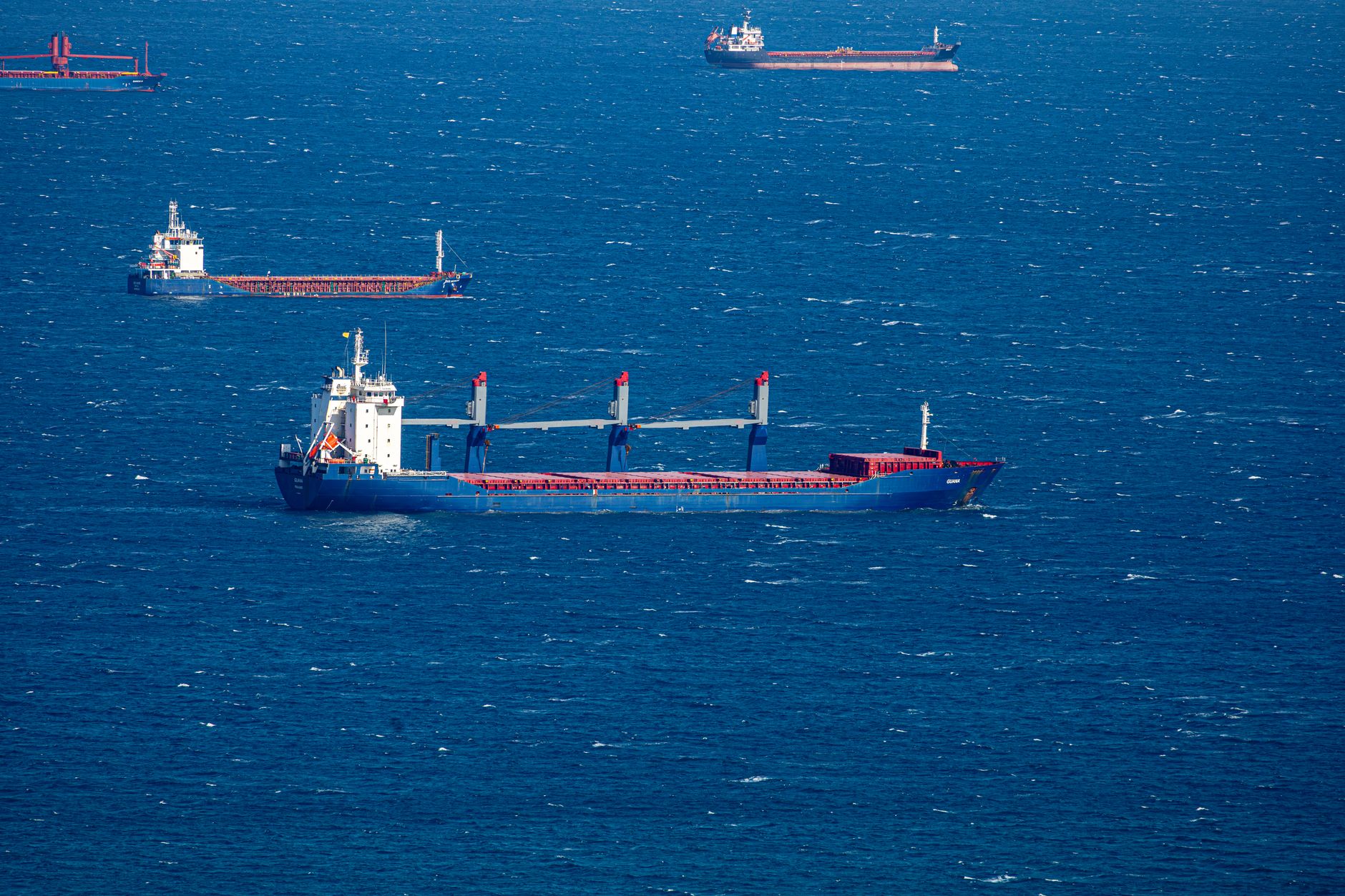 Cargo ship loaded with freight containers illustrating trans-Tasman shipping and NZ Australia trade 2026 opportunities